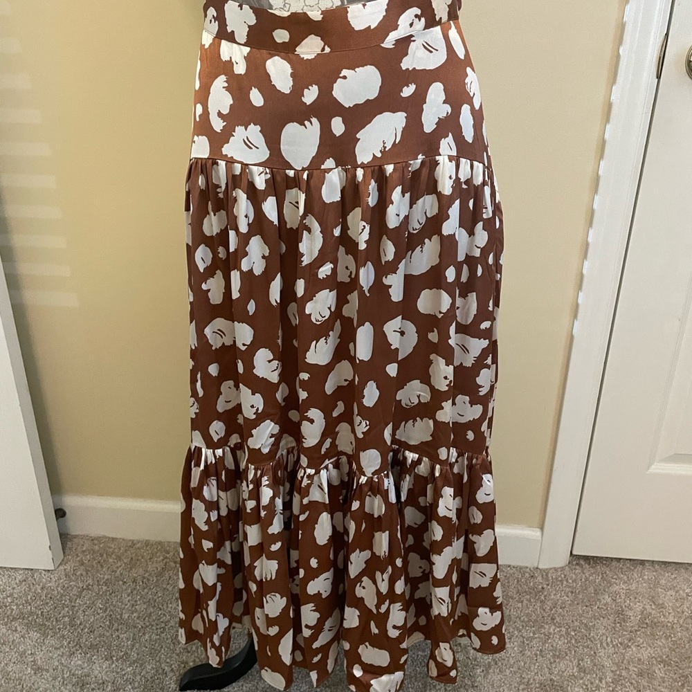 Satiny skirt in gorgeous fall color